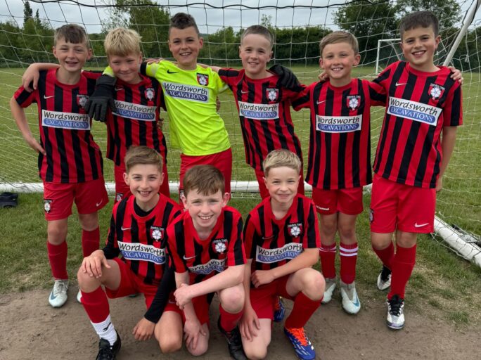 The Reds U10 team finish season with a  6-0 win!